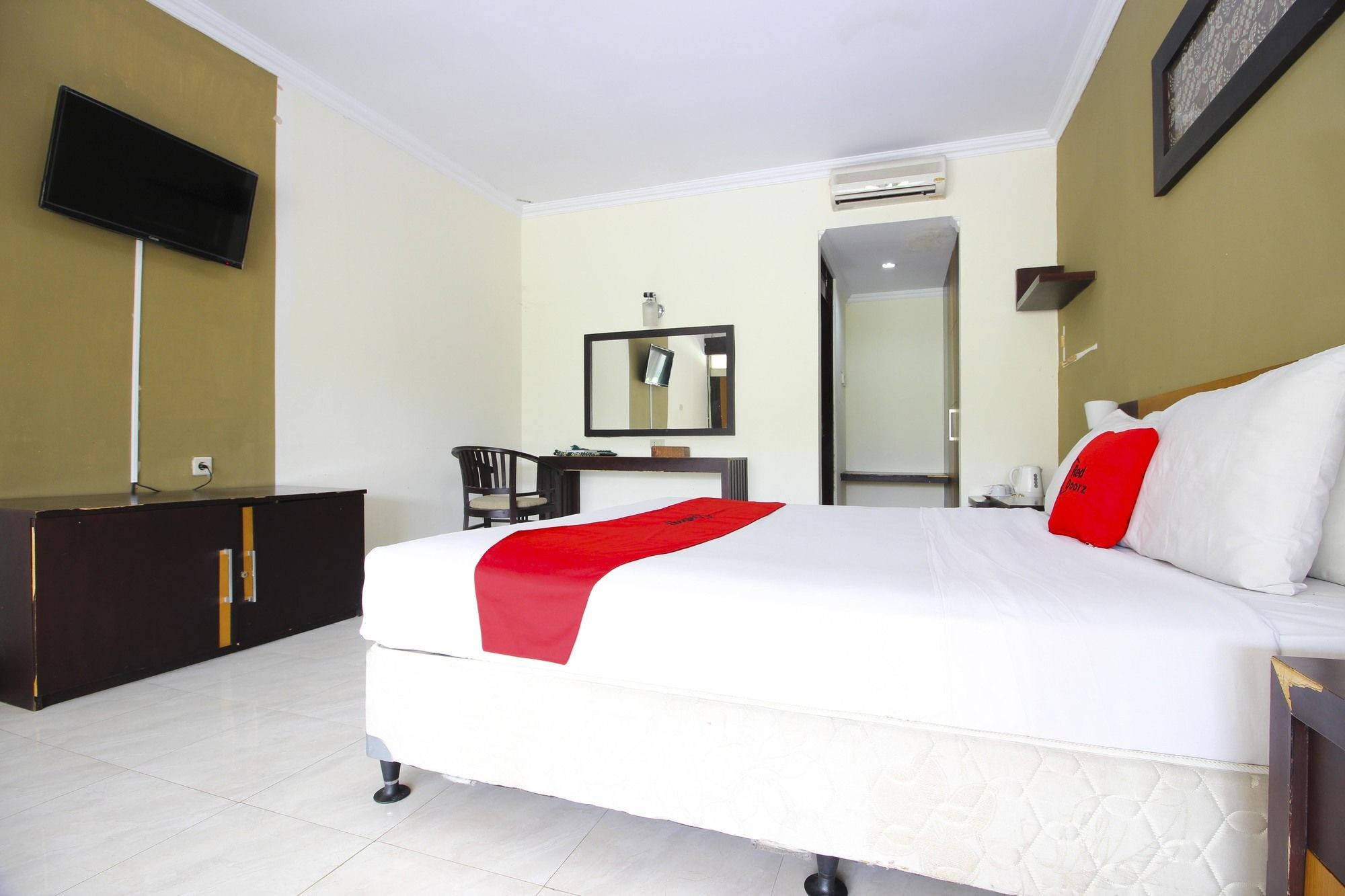 فندق Reddoorz @ Solo Street Maguwo المظهر الخارجي الصورة