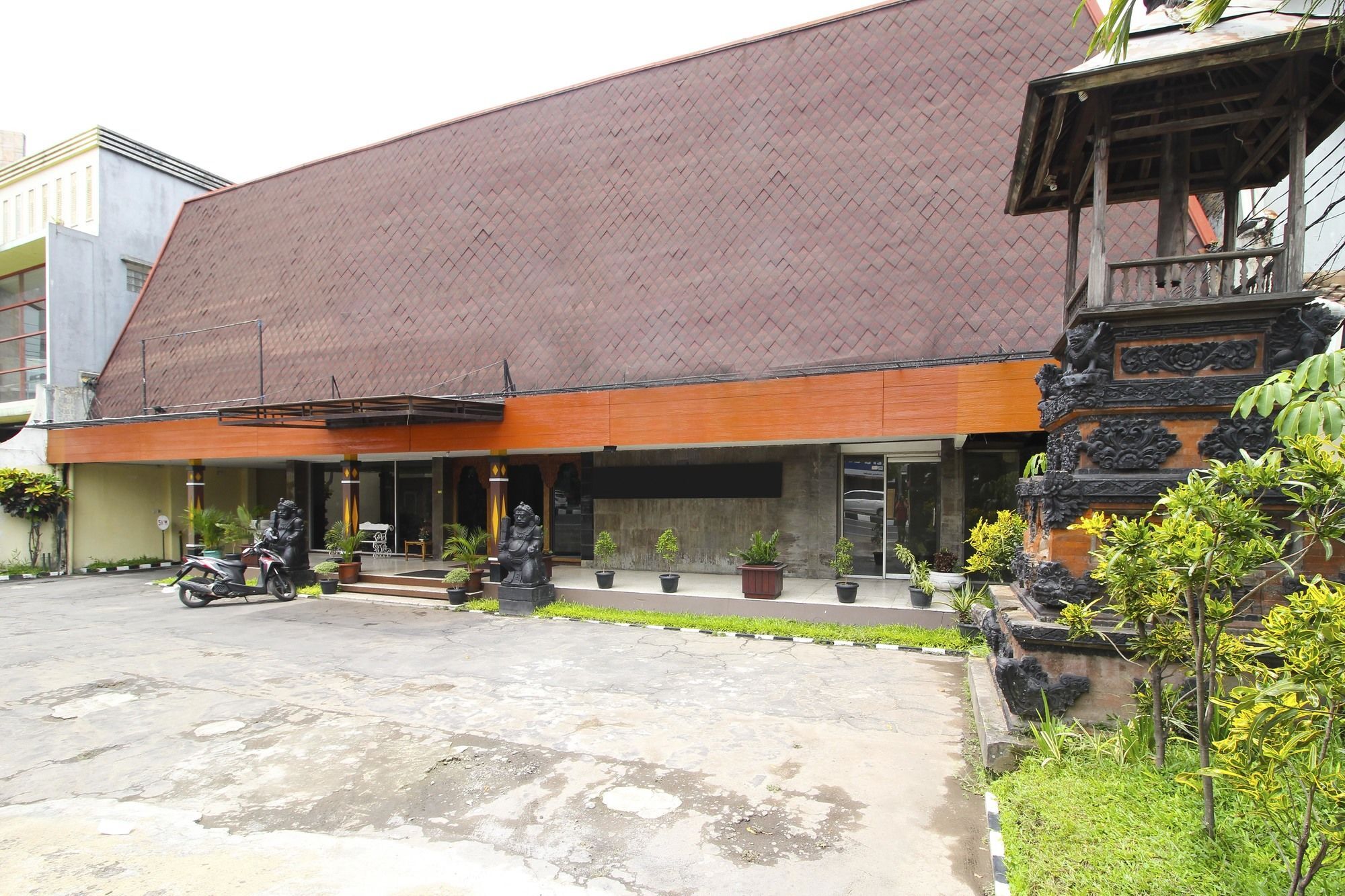 فندق Reddoorz @ Solo Street Maguwo المظهر الخارجي الصورة